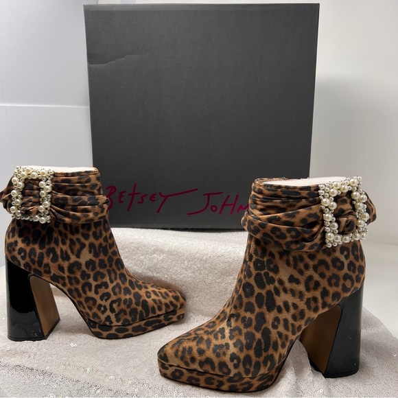 Betsey Johnson women’s Idris platform Embellished Buckle sash bootie size 5 - Picture 13 of 13